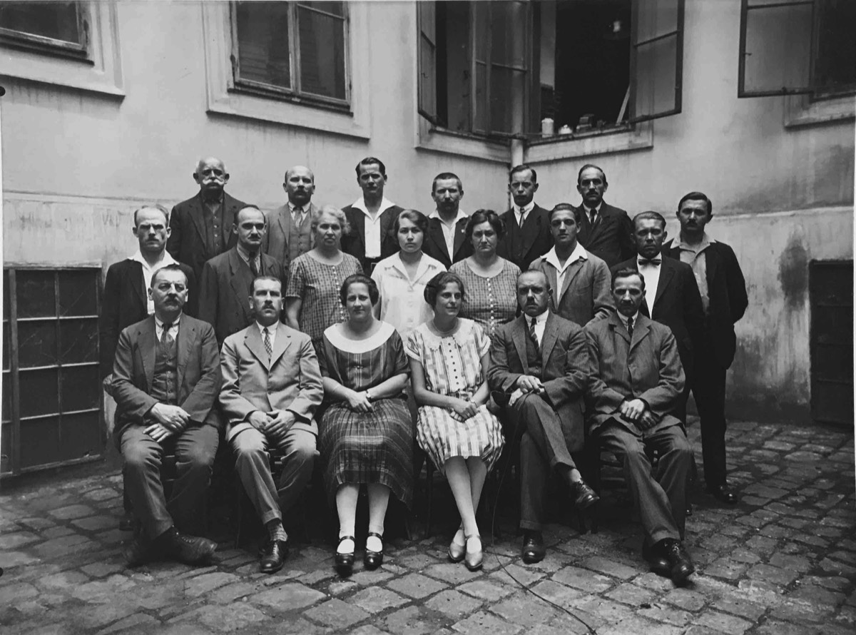 zweiter von links Teofil jun. daneben Ehefrau Mathilde / zweiter von rechts, Emil, links daneben Ehefrau Annemarie